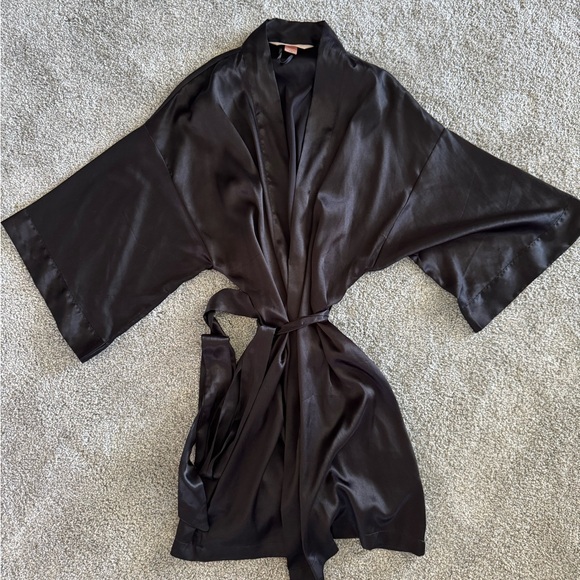 Victoria’s Secret Black Silky Robe - Picture 1 of 2